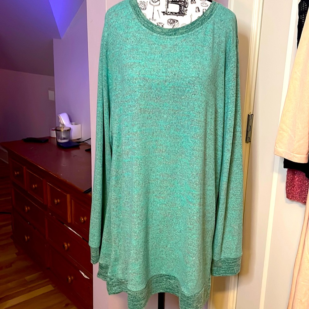 Soft Heathered Green Long Sleeve Tunic
